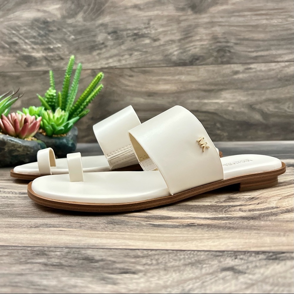 NIB Michael Kors August Flat Sandal Toe Loop Light Cream Faux Leather - Picture 4 of 14